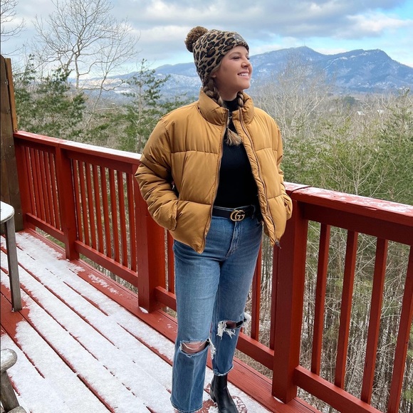 WELCOME TO MY CLOSET ❤️🥰 - Picture 6 of 6